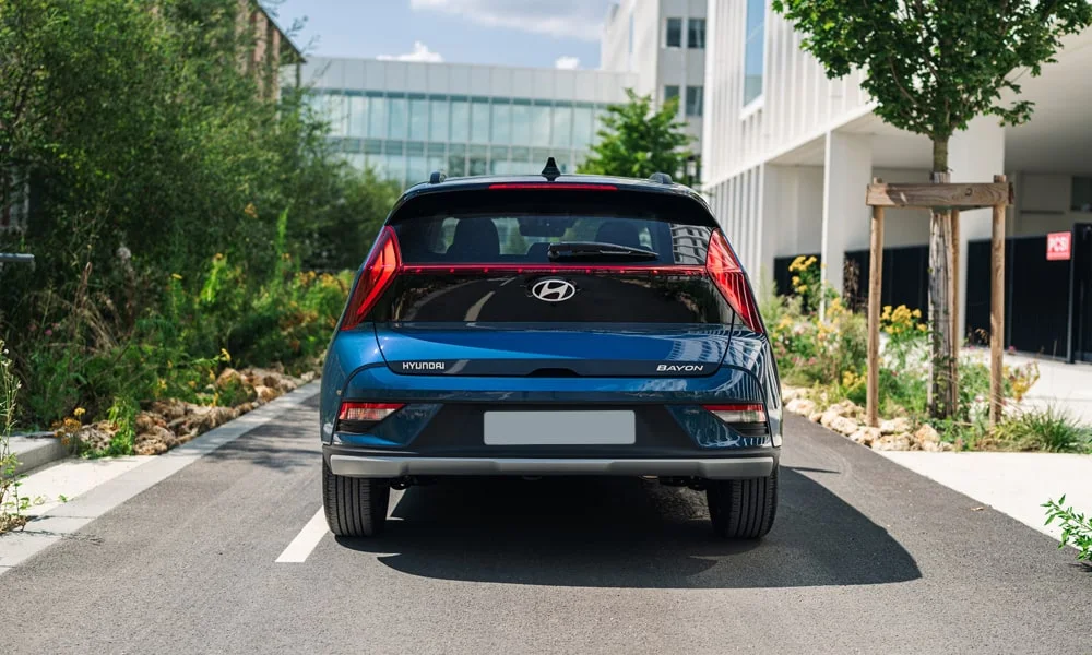 Hyundai Bayon (2024) — вид сзади, фото 2