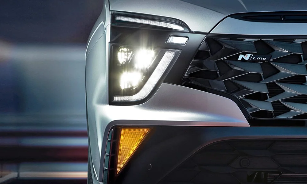 Фото Hyundai Creta N Line (2024) — вид спереди, фото 6. Оптика, решётка и бампер — первое впечатление о модели. Дневные ходовые огни включаются автоматически с запуском Hyundai Creta N Line (2024) — вид спереди, фото 6