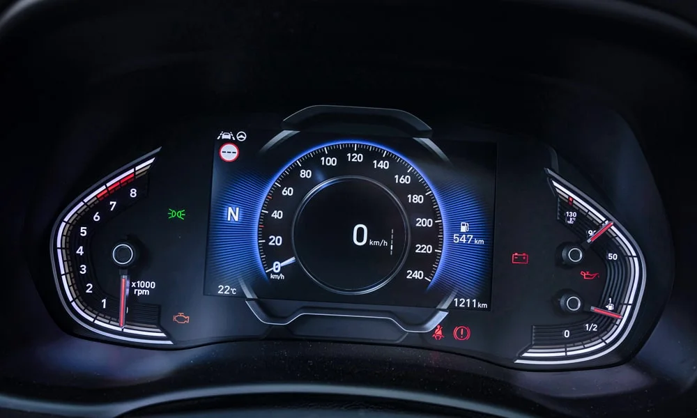 Фото Hyundai Creta N Line (2024) — приборная панель. Экран приборов за рулём — вся ходовая информация перед глазами. Компоновка приборов настраивается в меню у большинства версий Hyundai Creta N Line (2024) — приборная панель