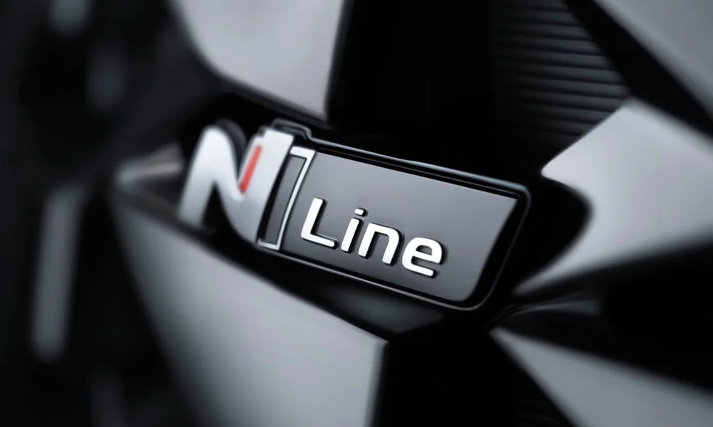 Фото Hyundai Creta N Line (2024) — интерьер, фото 5. Общий план салона: архитектура панели, консоль и кресла Hyundai Creta N Line (2024) — интерьер, фото 5