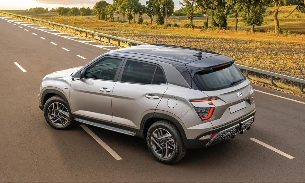 Фото Hyundai Creta N Line (2024) — вид сзади. Графика фонарей, бампер и оформление пятой двери Hyundai Creta N Line (2024) — вид сзади