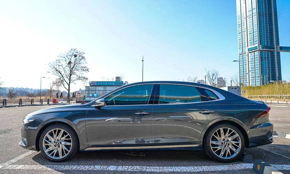 Фото Hyundai Grandeur — вид сбоку, фото 2. Профиль кузова: колёсная база, свесы и линия остекления Hyundai Grandeur — вид сбоку, фото 2