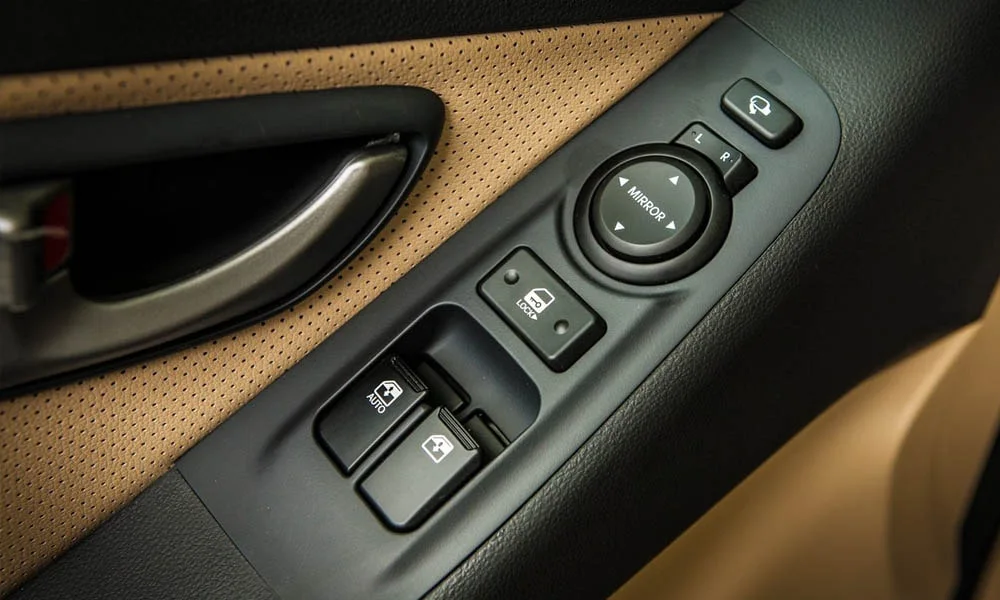 Фото Hyundai H-1 — интерьер, фото 2. Общий план салона: архитектура панели, консоль и кресла Hyundai H-1 — интерьер, фото 2