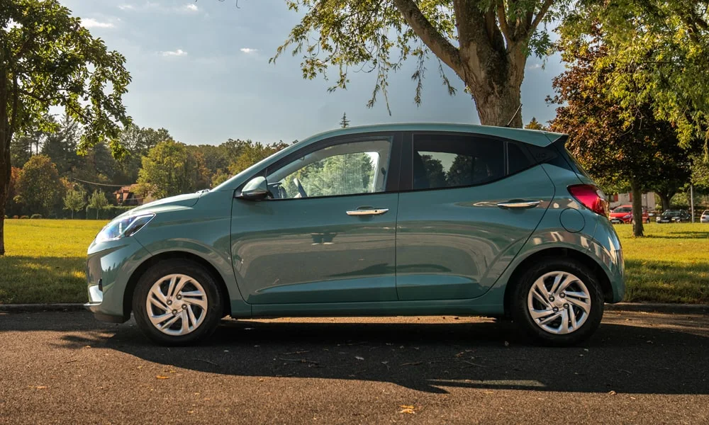 Hyundai i10 — вид сбоку