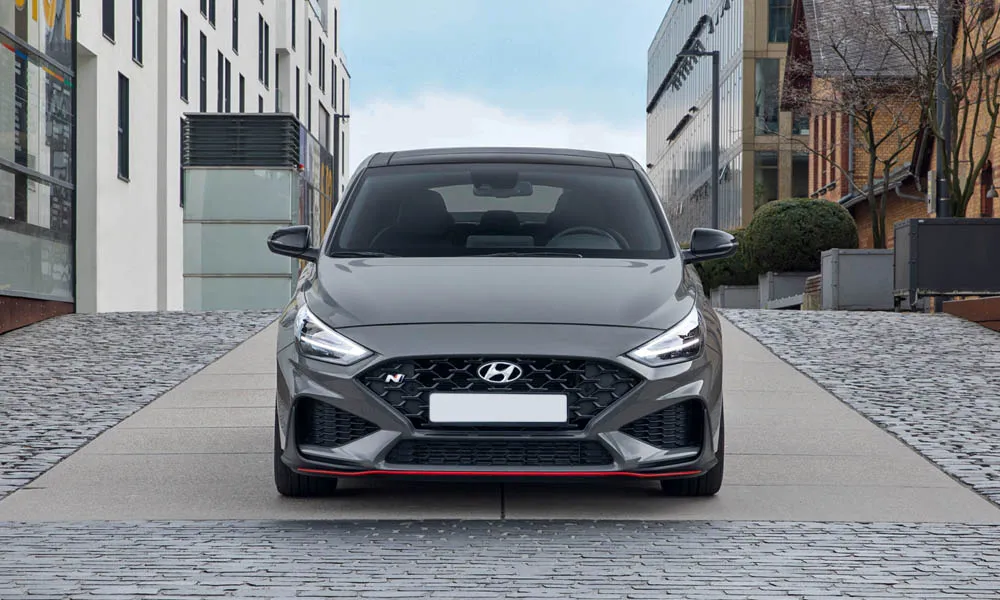 Hyundai i30 Fastback N (2024) — вид спереди, фото 3