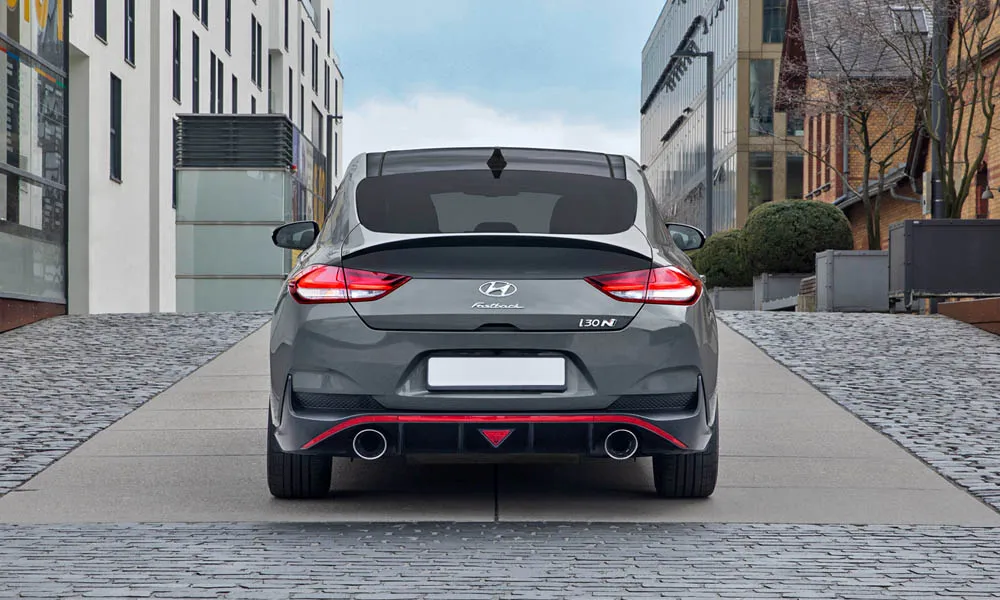 Hyundai i30 Fastback N (2024) — вид сзади, фото 2