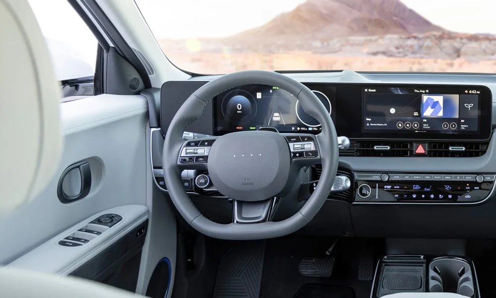 Фото Hyundai IONIQ 5 (2024) — передняя панель. Компоновка экранов, дефлекторов и консоли Hyundai IONIQ 5 (2024) — передняя панель