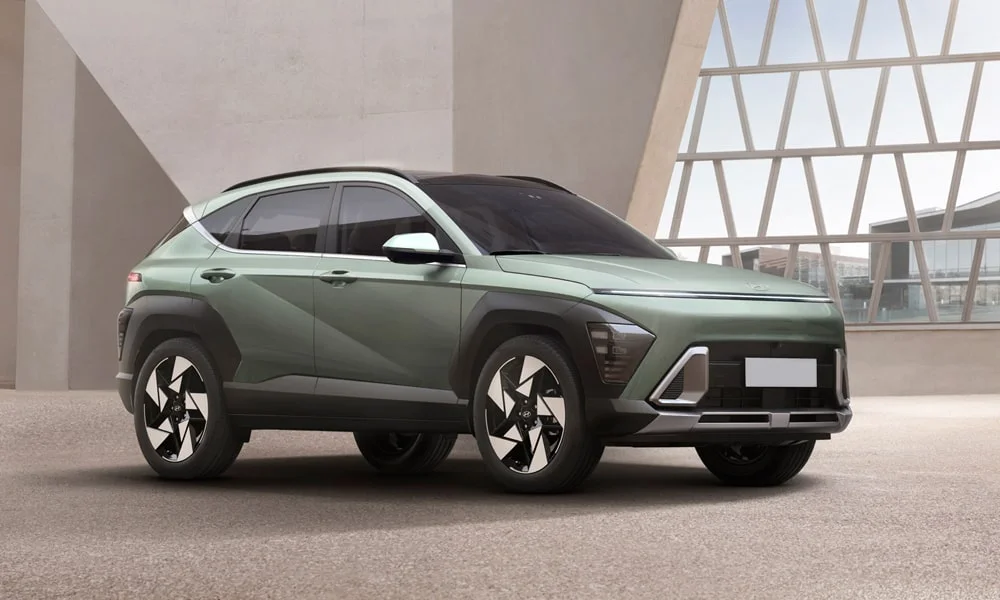 Фото Hyundai Kona — вид спереди, фото 7. Оптика, решётка и бампер — первое впечатление о модели. Рисунок ходовых огней — подпись модели, по нему её узнают в потоке Hyundai Kona — вид спереди, фото 7
