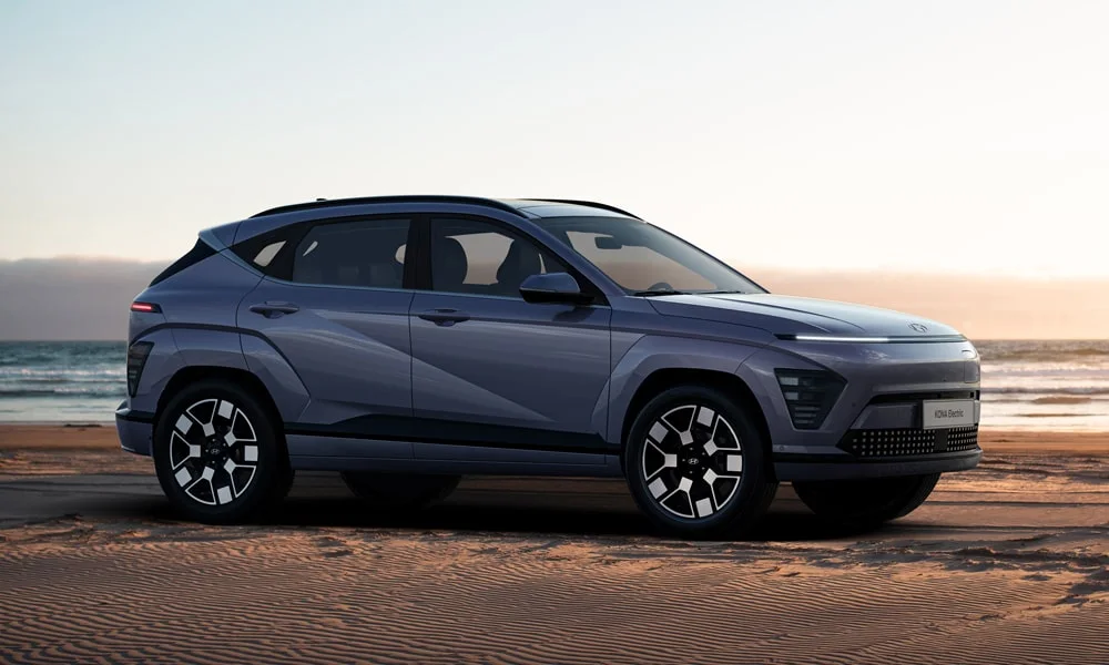 Фото Hyundai Kona — вид сбоку, фото 2. Серый кузов в профиль — пропорции, высота посадки и дизайн дисков Hyundai Kona — вид сбоку, фото 2