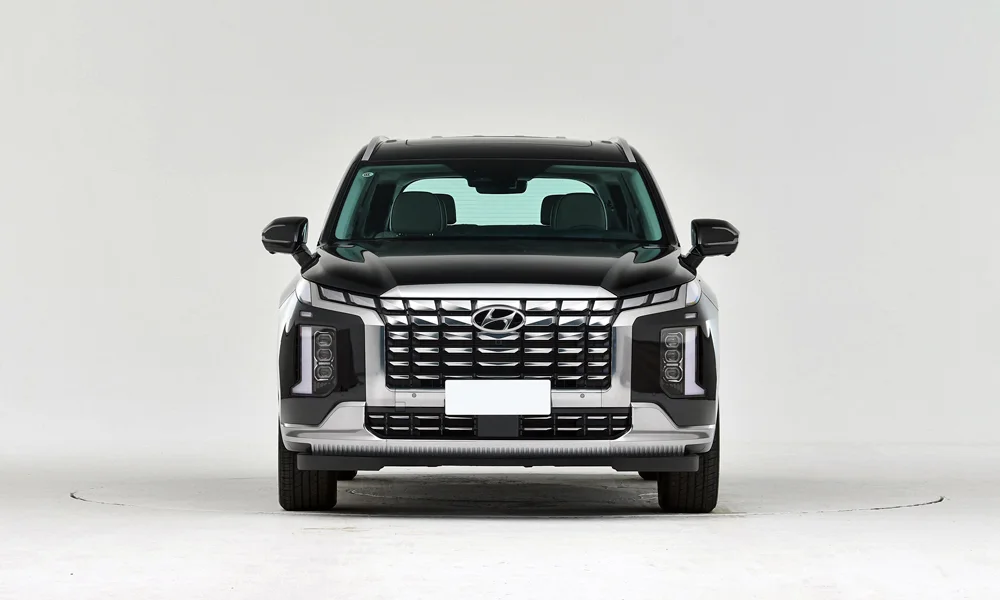 Фото Hyundai Palisade (2024) — вид спереди, фото 5. Оптика, решётка и бампер — первое впечатление о модели. Дневные ходовые огни включаются автоматически с запуском Hyundai Palisade (2024) — вид спереди, фото 5