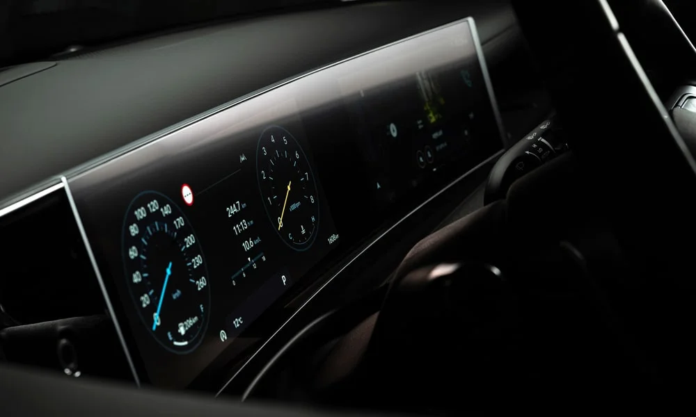 Фото Hyundai Tucson (2024) — приборная панель. Скорость, запас хода и подсказки ассистентов перед глазами Hyundai Tucson (2024) — приборная панель
