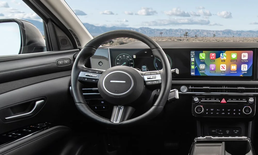 Фото Hyundai Tucson (2024) — экран мультимедиа. Интерфейс медиасистемы крупным планом. Быстрота отклика интерфейса важнее диагонали — оцените её на тест-драйве Hyundai Tucson (2024) — экран мультимедиа