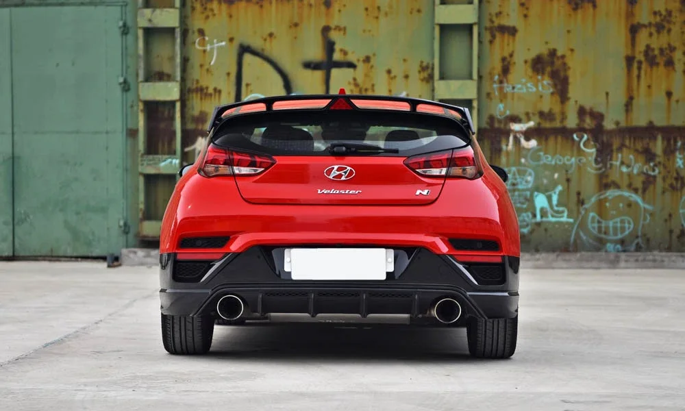 Hyundai Veloster N (2024) — вид сзади, фото 2