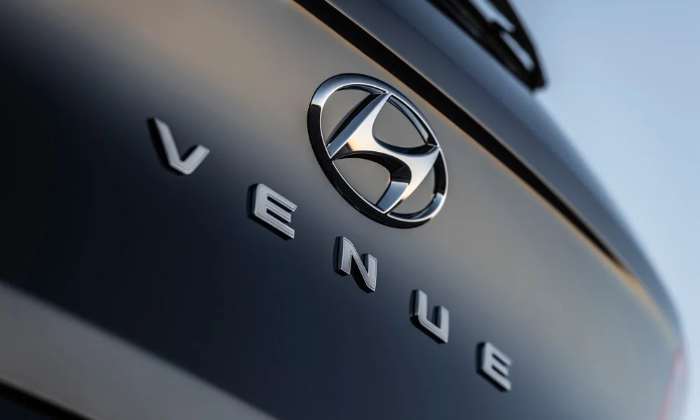 Фото Hyundai Venue — экстерьер. Фрагмент кузова: фактура и исполнение детали. Мелкие элементы экстерьера дополняют общий стиль модели Hyundai Venue — экстерьер