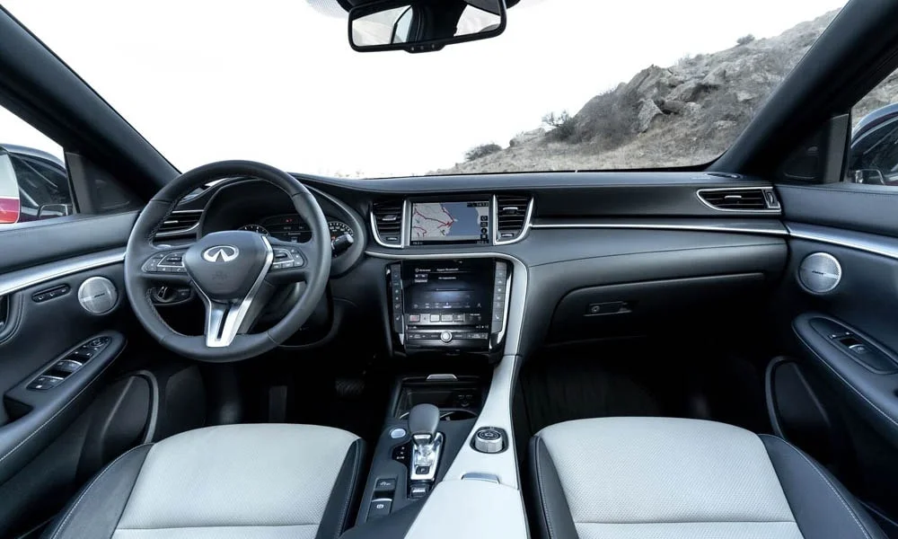 Фото Infiniti QX55 — передняя панель. Компоновка экранов, дефлекторов и консоли Infiniti QX55 — передняя панель