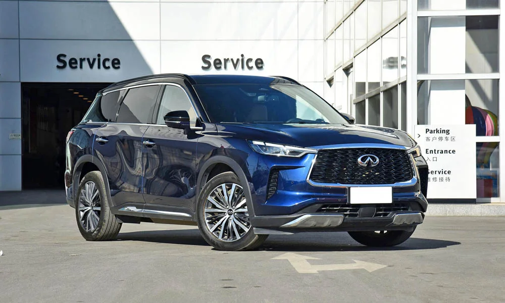 Фото Infiniti QX60 (2024) — вид спереди, фото 6. Передок в синем исполнении — крупная светотехника и выразительный бампер Infiniti QX60 (2024) — вид спереди, фото 6