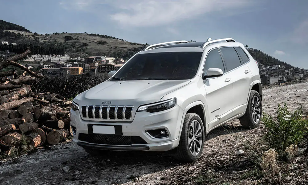 Jeep Cherokee — вид спереди, фото 2