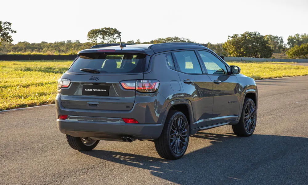 Jeep Compass (2024) — вид сзади, фото 3