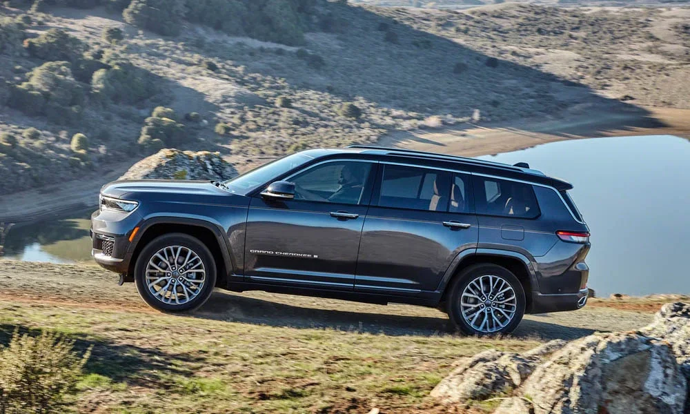 Jeep Grand Cherokee L (2024) — вид сбоку