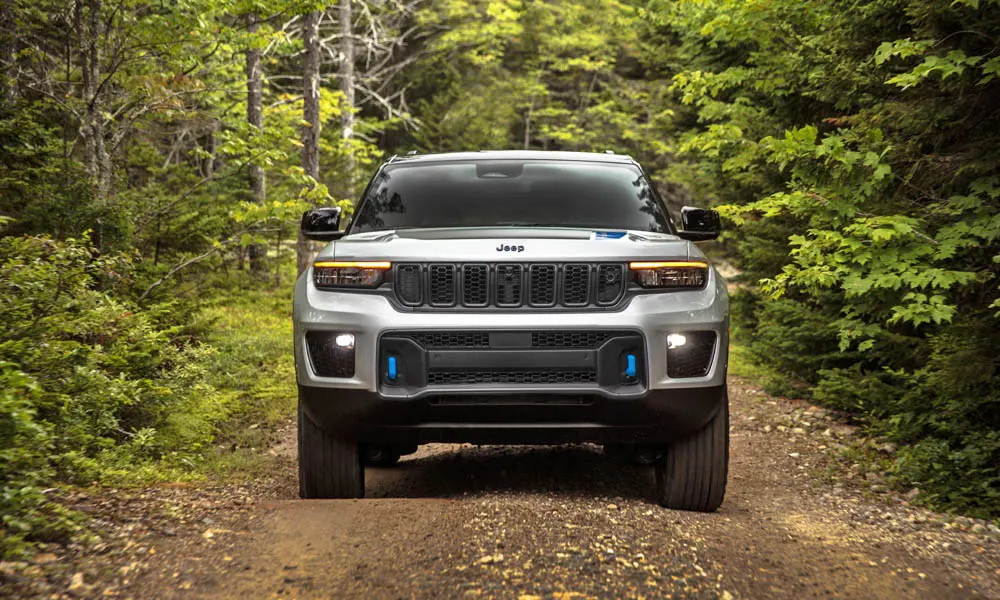 Jeep Grand Cherokee (2024) — вид спереди, фото 3