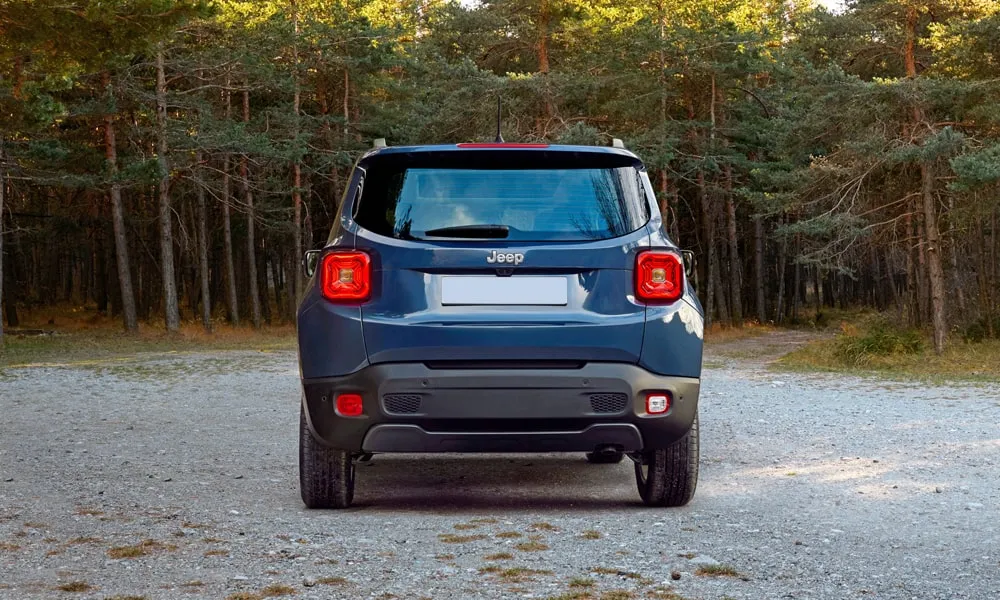 Jeep Renegade (2024) — вид сзади, фото 3