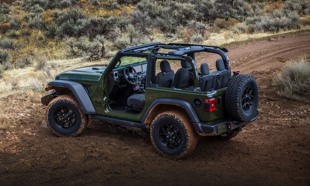 Jeep Wrangler (2024) — вид сзади, фото 7