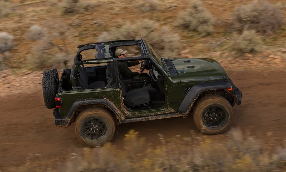 Jeep Wrangler (2024) — вид сзади, фото 8