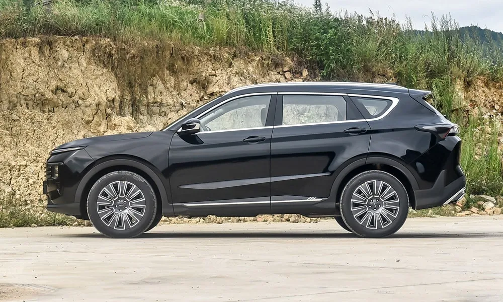 Jetour X70 Plus (2023) — вид сбоку