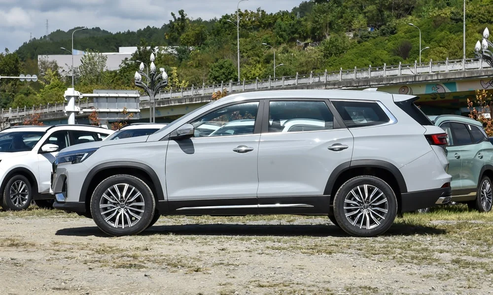 Jetour X90 Plus (2023) — вид сбоку
