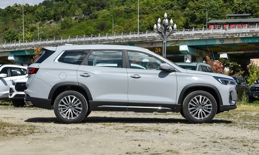 Jetour X90 Plus (2023) — вид сбоку, фото 2