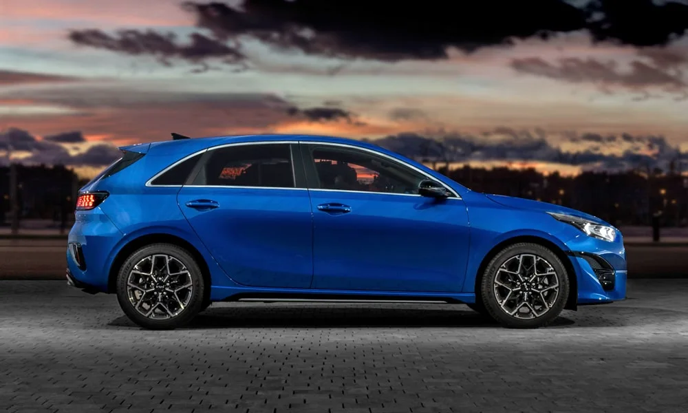 KIA Ceed — вид сбоку, фото 2