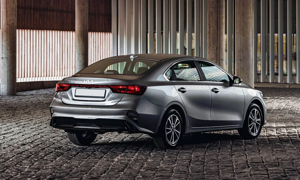 Фото KIA Cerato — вид сзади, фото 5. Линия крыши, стойки и задняя дверь в сером исполнении KIA Cerato — вид сзади, фото 5