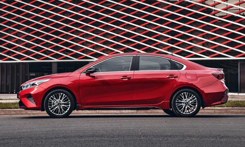 KIA Cerato — вид сбоку