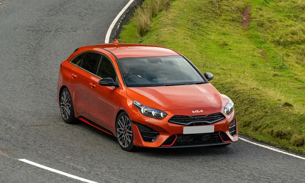 Фото KIA ProCeed (2024) — вид спереди, фото 6. Анфас: пропорции капота, посадка кузова и графика ходовых огней KIA ProCeed (2024) — вид спереди, фото 6