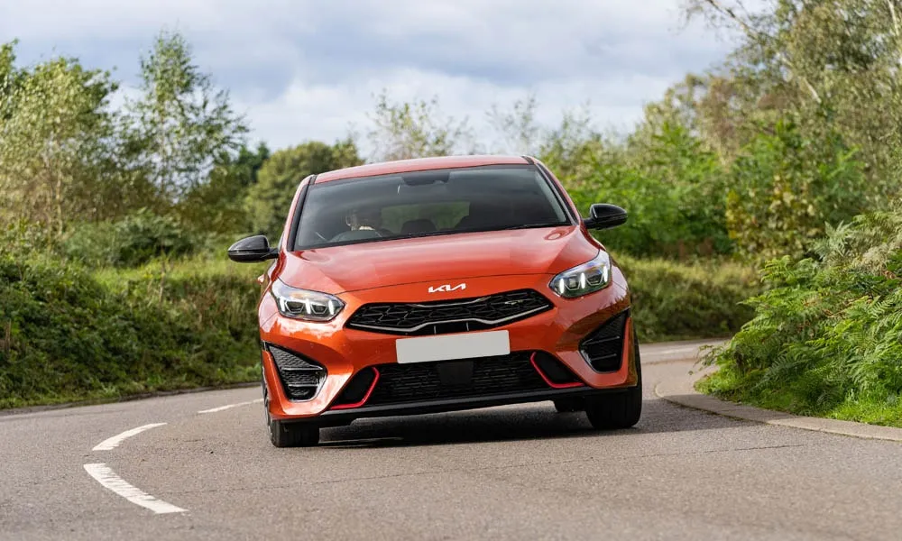 Фото KIA ProCeed (2024) — вид спереди, фото 7. Оптика, решётка и бампер — первое впечатление о модели KIA ProCeed (2024) — вид спереди, фото 7