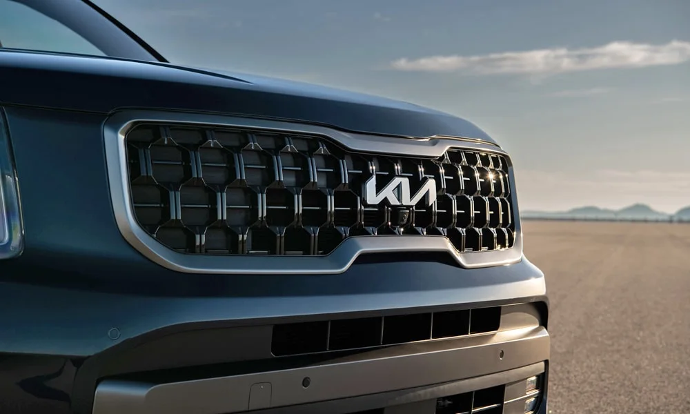 Фото KIA Telluride (2024) — решётка радиатора. Рисунок решётки: сетка, ламели или глухая панель у электроверсий KIA Telluride (2024) — решётка радиатора