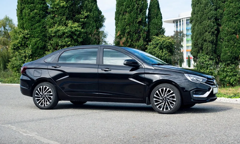 LADA Aura