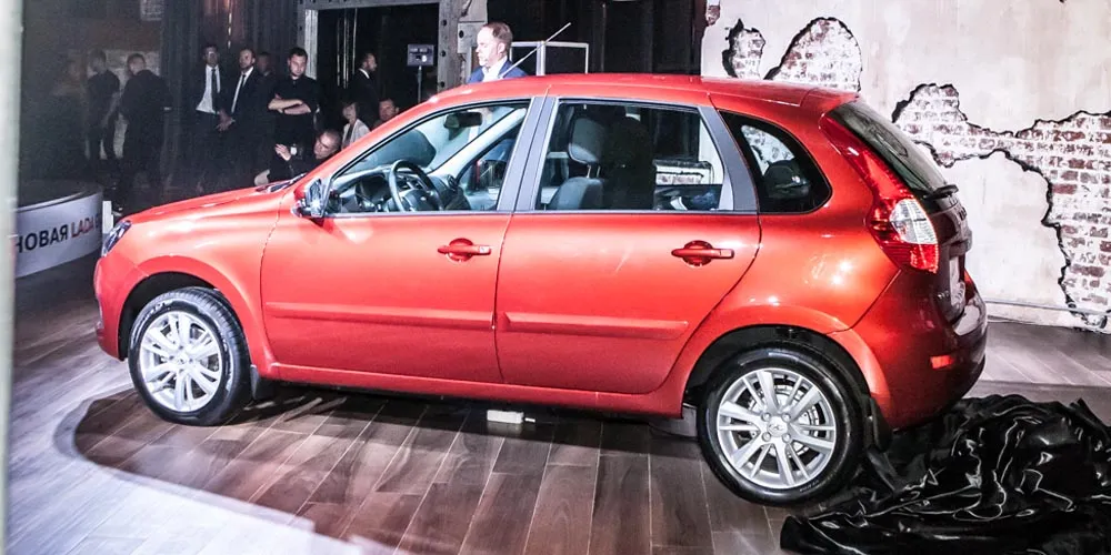 LADA Granta Хэтчбек — вид сбоку