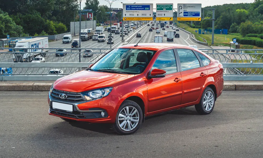 LADA Granta Лифтбек — вид сбоку, фото 2