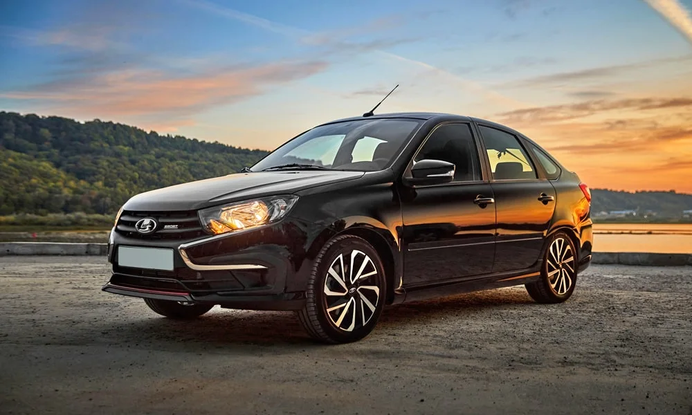 LADA Granta Sport Лифтбек (2023) — вид спереди, фото 3