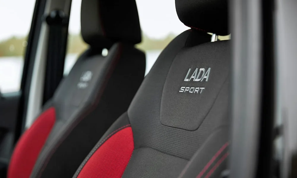 Фото LADA Granta Sport (2023) — передние сиденья, фото 2. Профиль кресел: боковая поддержка и подголовники LADA Granta Sport (2023) — передние сиденья, фото 2