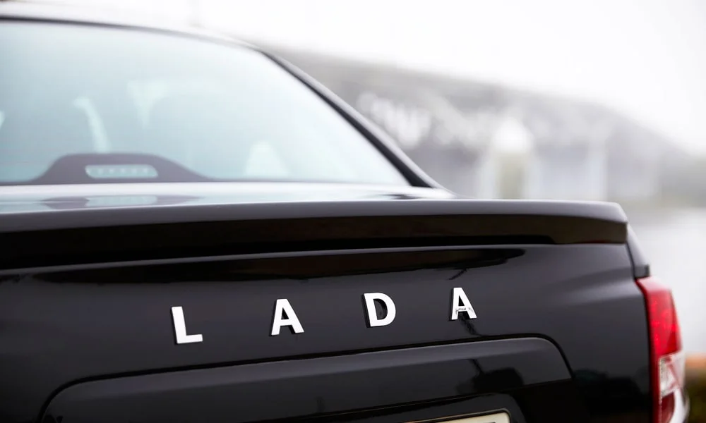 Фото LADA Granta Sport (2023) — вид сзади, фото 5. Чёрный кузов сзади — фонари и бампер определяют ночной образ модели LADA Granta Sport (2023) — вид сзади, фото 5