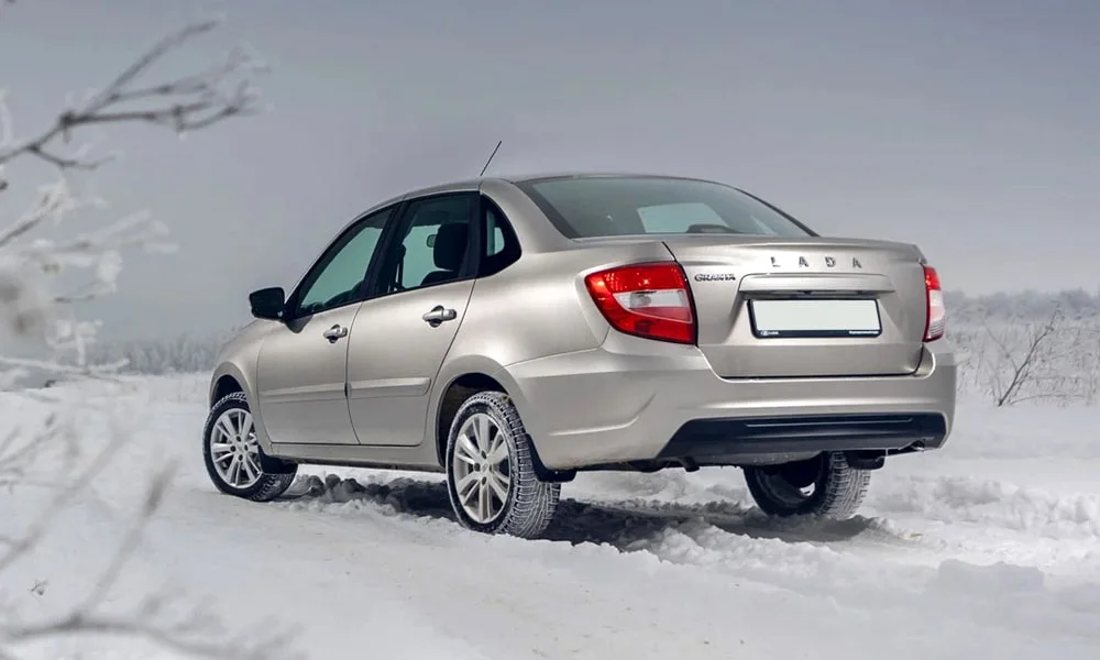 LADA Granta — вид сзади, фото 2