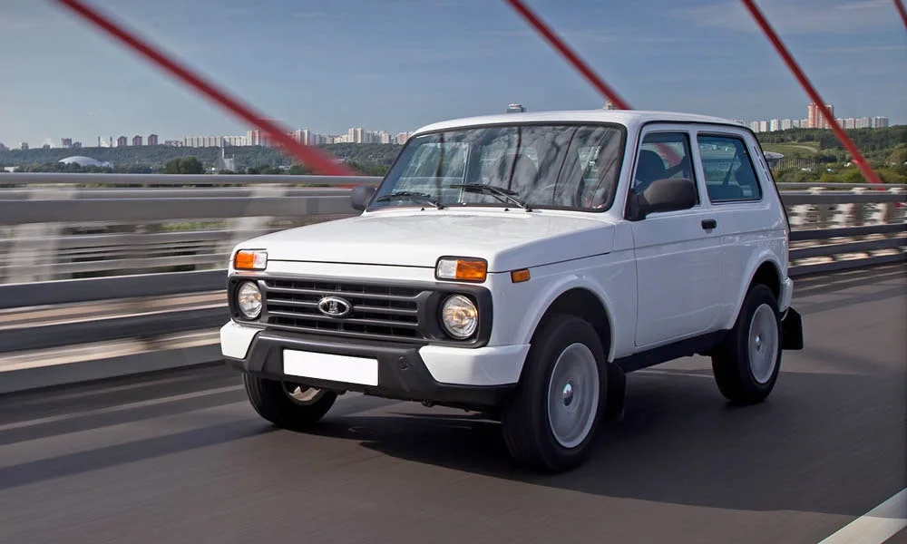Фото LADA Niva Legend — вид спереди, фото 9. Оптика, решётка и бампер — первое впечатление о модели. Дневные ходовые огни включаются автоматически с запуском LADA Niva Legend — вид спереди, фото 9