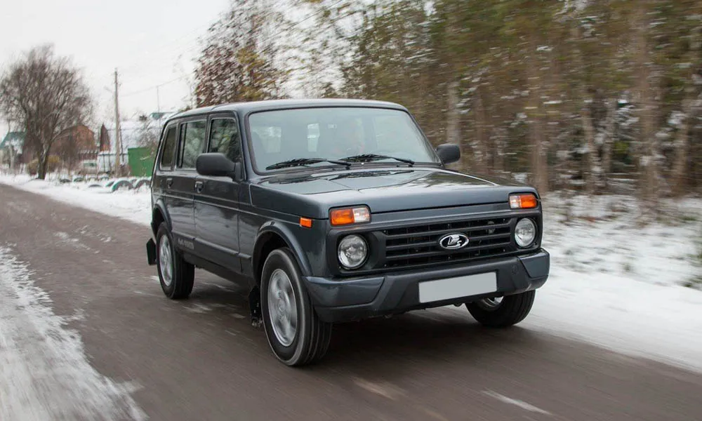 Фото LADA Niva Legend — вид спереди, фото 16. Оптика, решётка и бампер — первое впечатление о модели. Дневные ходовые огни включаются автоматически с запуском LADA Niva Legend — вид спереди, фото 16