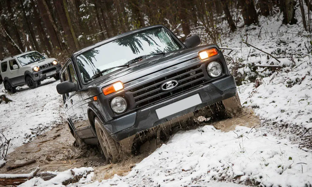 Фото LADA Niva Legend — вид спереди, фото 20. Оптика, решётка и бампер — первое впечатление о модели. Дневные ходовые огни включаются автоматически с запуском LADA Niva Legend — вид спереди, фото 20