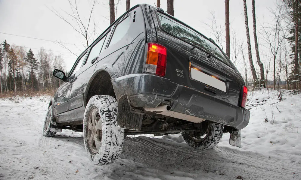 Фото LADA Niva Legend — вид сзади, фото 15. Графика фонарей, бампер и оформление пятой двери LADA Niva Legend — вид сзади, фото 15
