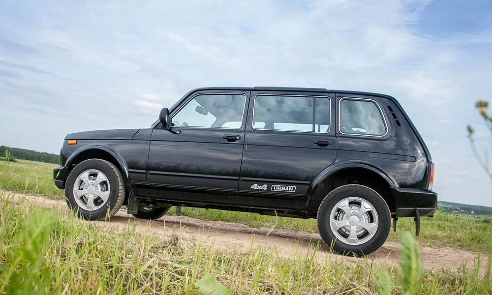LADA Niva Legend — вид сбоку, фото 3