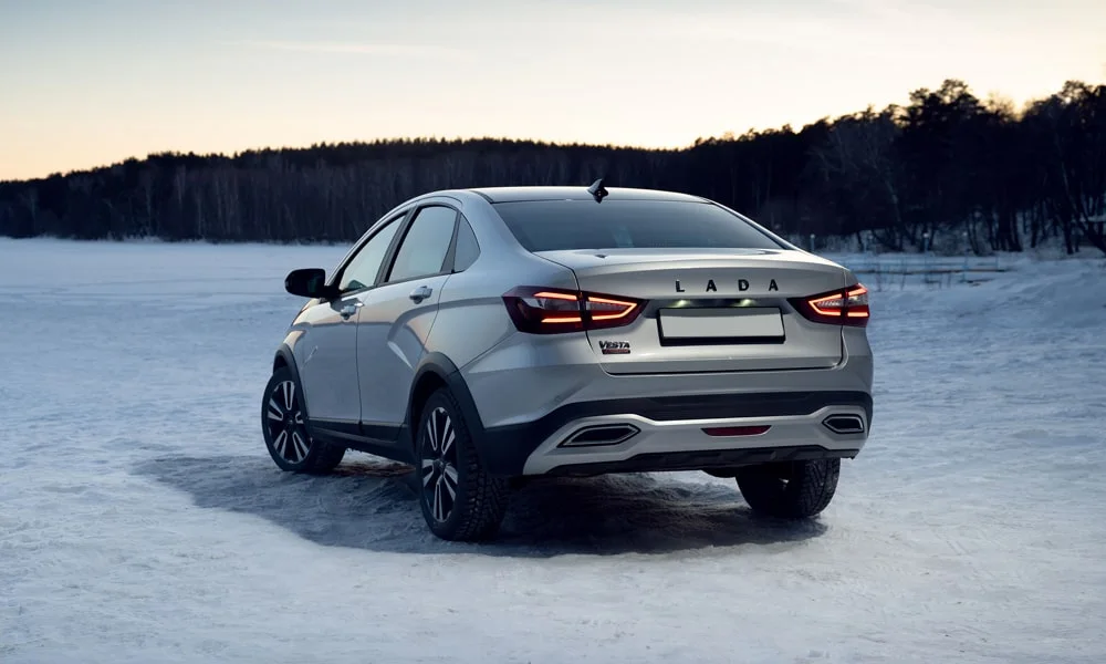 LADA Vesta Cross (2023) — вид сзади, фото 2