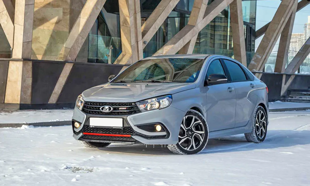 Фото LADA Vesta Sport (2026) — вид спереди, фото 2. Оптика, решётка и бампер — первое впечатление о модели. Дневные ходовые огни включаются автоматически с запуском LADA Vesta Sport (2026) — вид спереди, фото 2